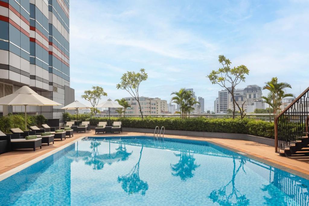 استخر هتل Melia Hanoi